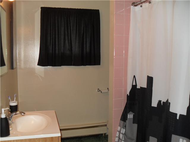 4631-4635 Lake Avenue Rochester, NY 14612 - Photo 12 of 18 Bathroom