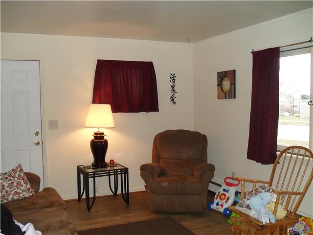 4631-4635 Lake Avenue Rochester, NY 14612 - Photo 10 of 18 Living Room