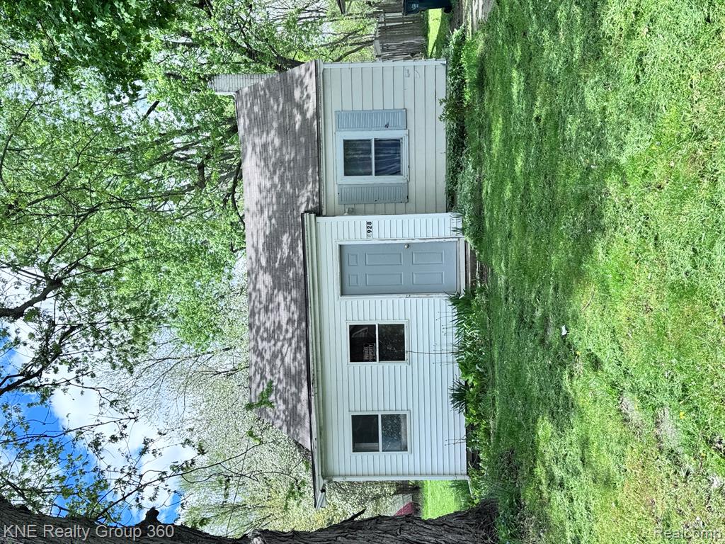 4928 Hughes Road Lansing, MI 48910 - Photo 4 of 35