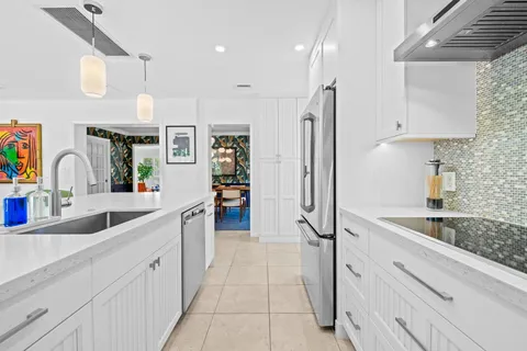 $1,095,000 | 2043 Northeast 29th Street, Fort Lauderdale, FL 33306