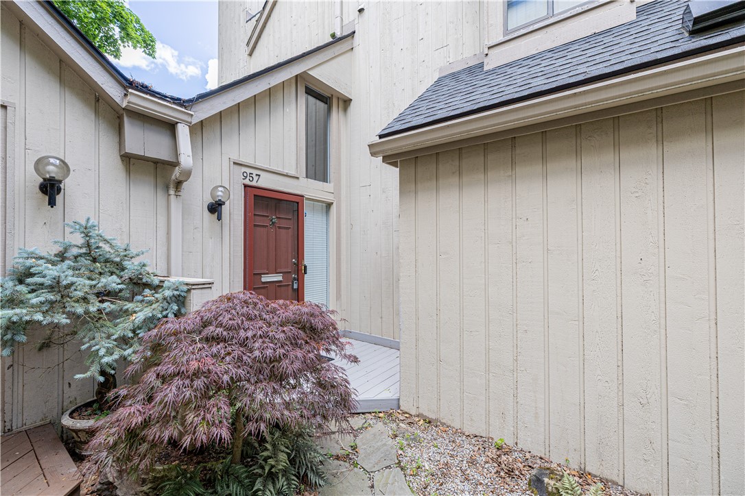 957 East Avenue Rochester, NY 14607 - Photo 3 of 27