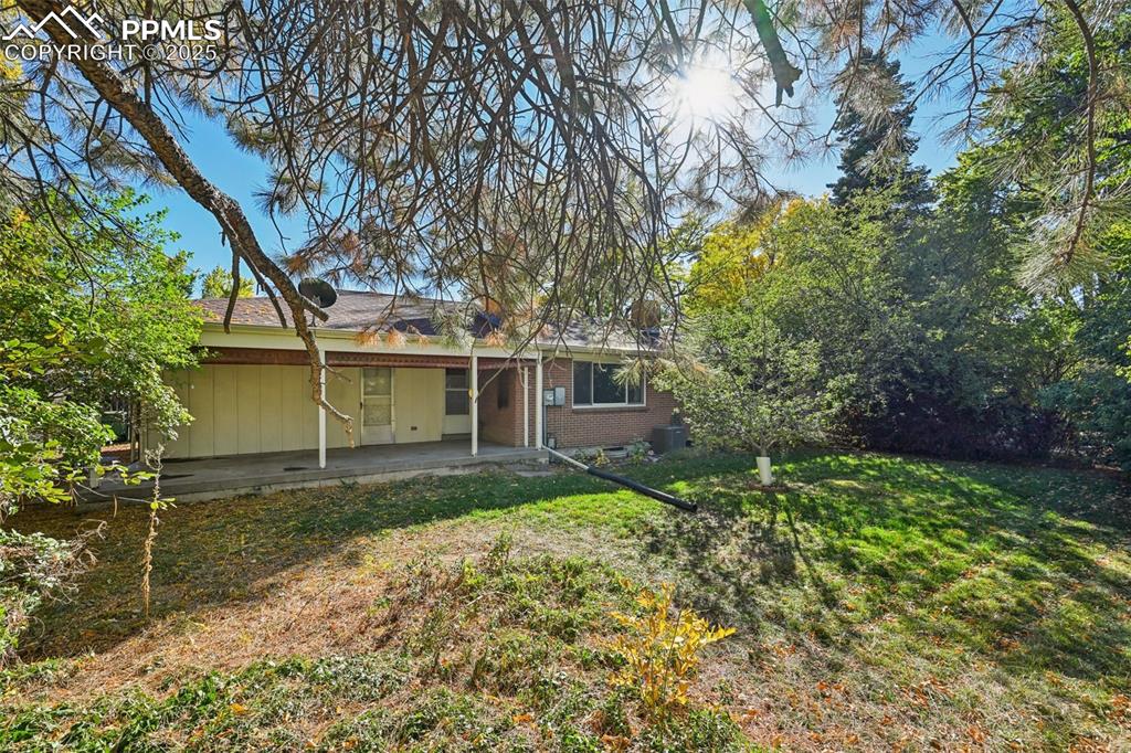 2977 South Oneida Street Denver, CO 80224 - Photo 47 of 50 front view of a house with a yard