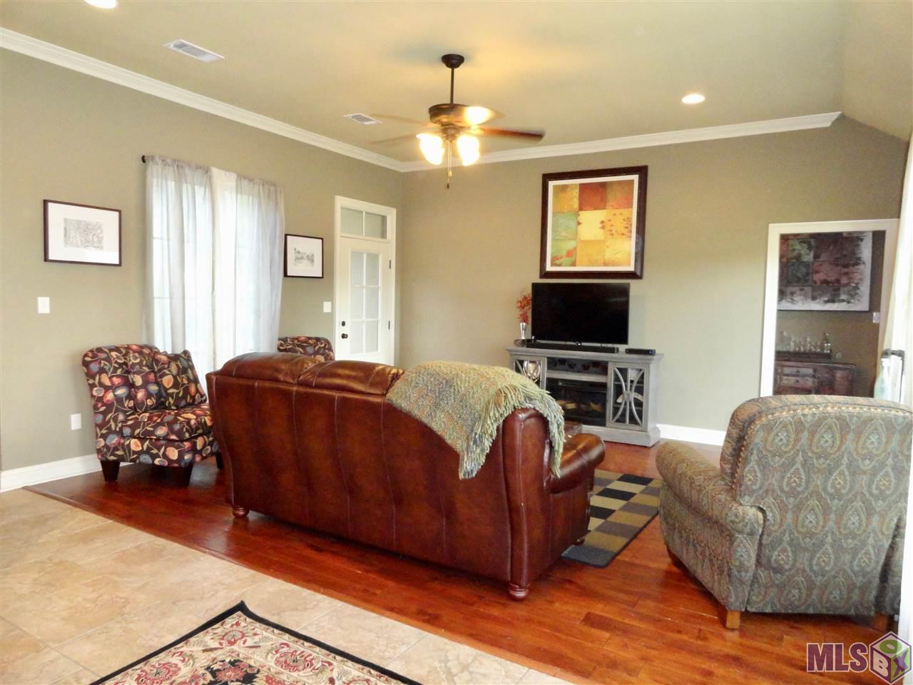 209 Waverly Road Thibodaux, LA 70301 - Photo 13 of 24 beautiful living area