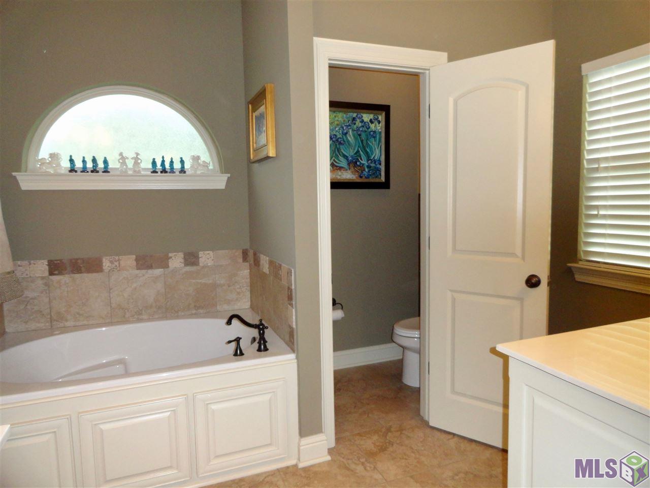 209 Waverly Road Thibodaux, LA 70301 - Photo 16 of 24 master bathroom