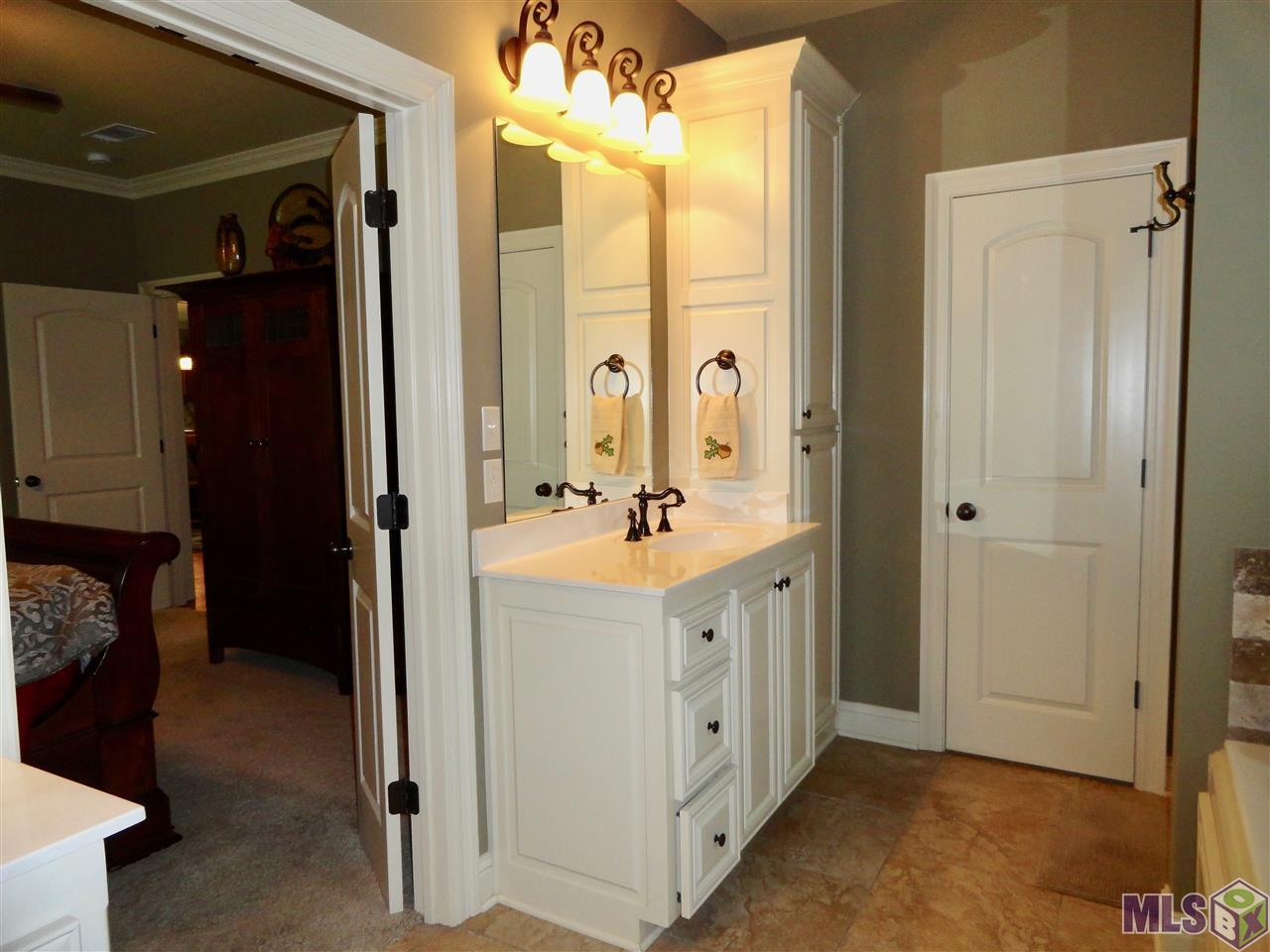 209 Waverly Road Thibodaux, LA 70301 - Photo 18 of 24 master bath
