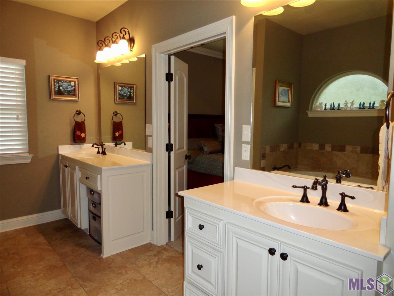 209 Waverly Road Thibodaux, LA 70301 - Photo 19 of 24 master bath