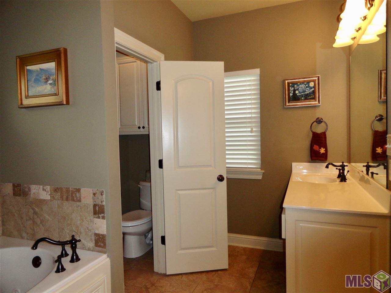 209 Waverly Road Thibodaux, LA 70301 - Photo 20 of 24 master bath