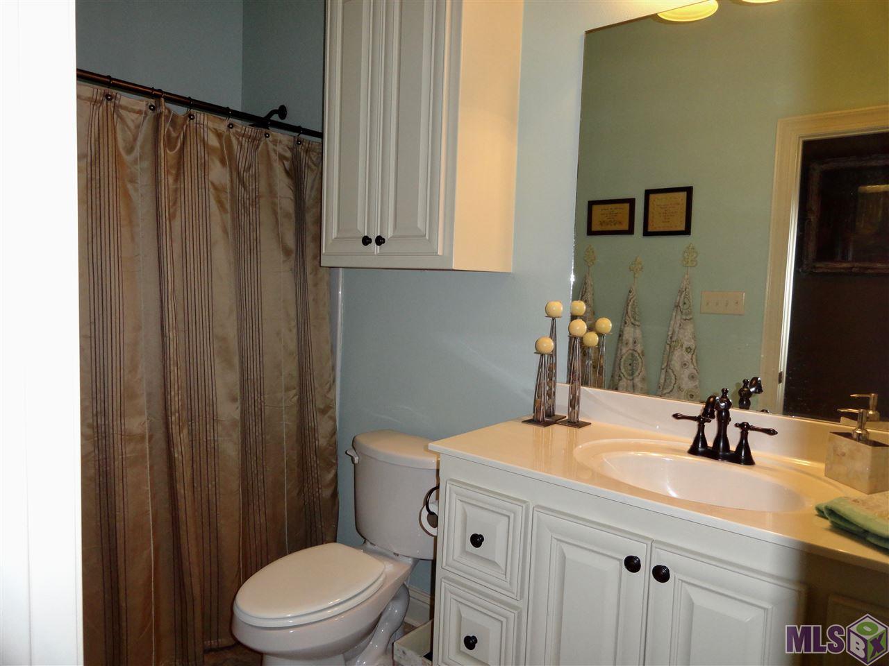 209 Waverly Road Thibodaux, LA 70301 - Photo 24 of 24 hall bath