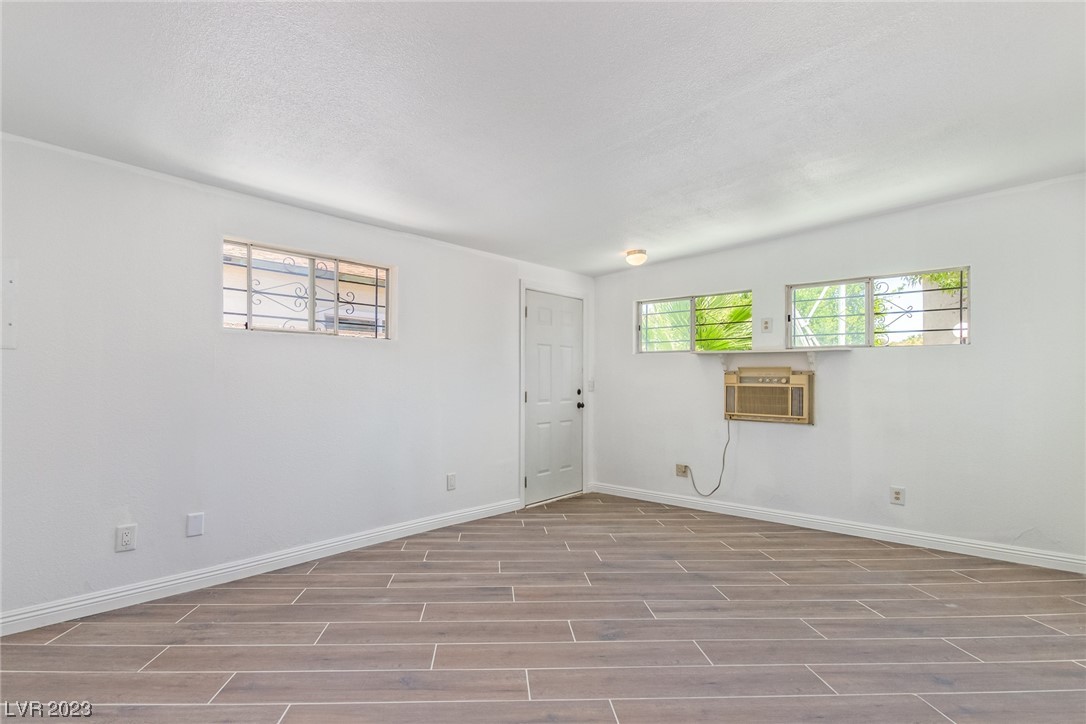 4724 Summerhill Road Las Vegas, NV 89121 - Photo 20 of 36