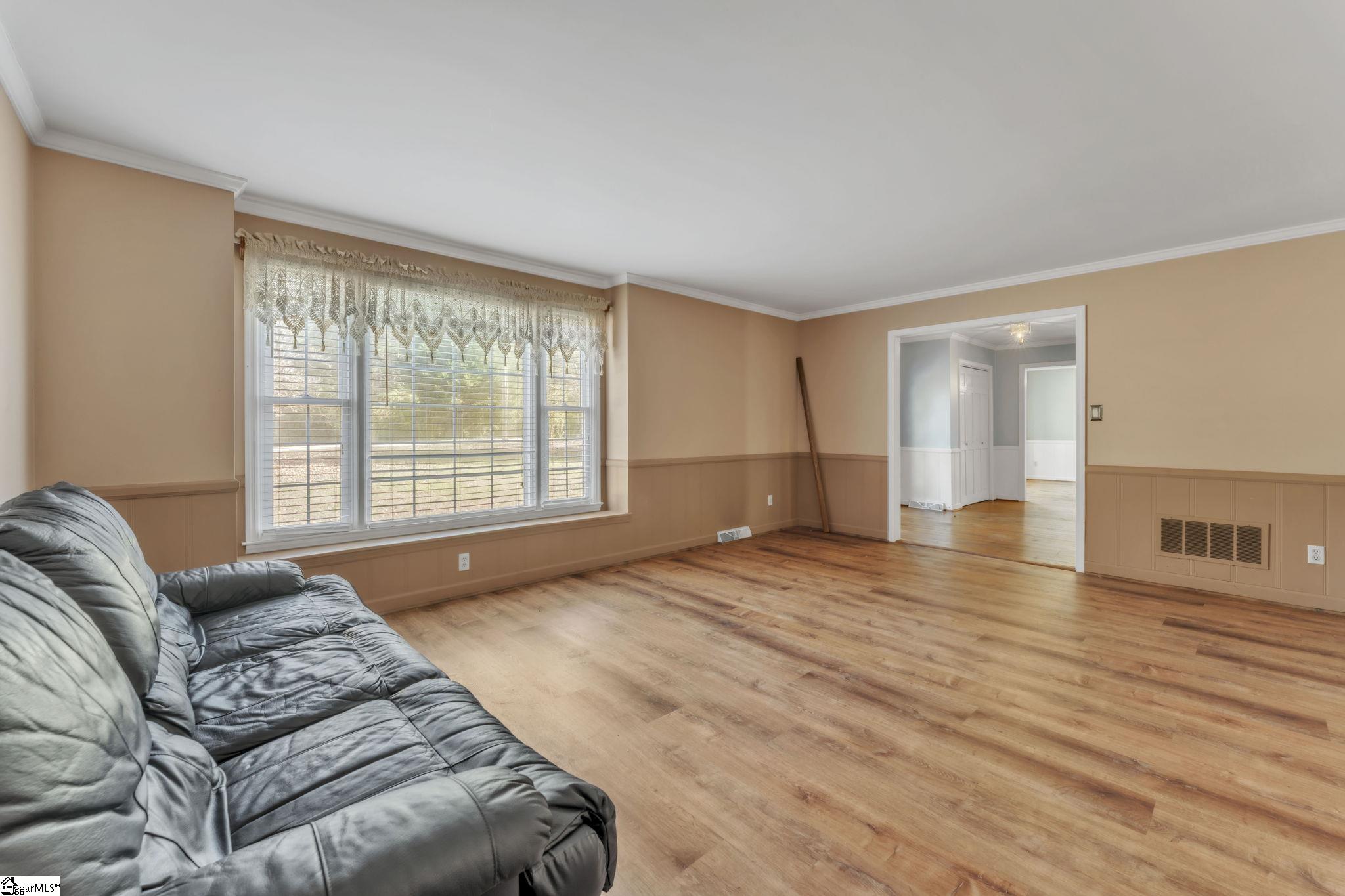 1240 Taylors Road Taylors, SC 29687 - Photo 6 of 37 Gallery Image 6