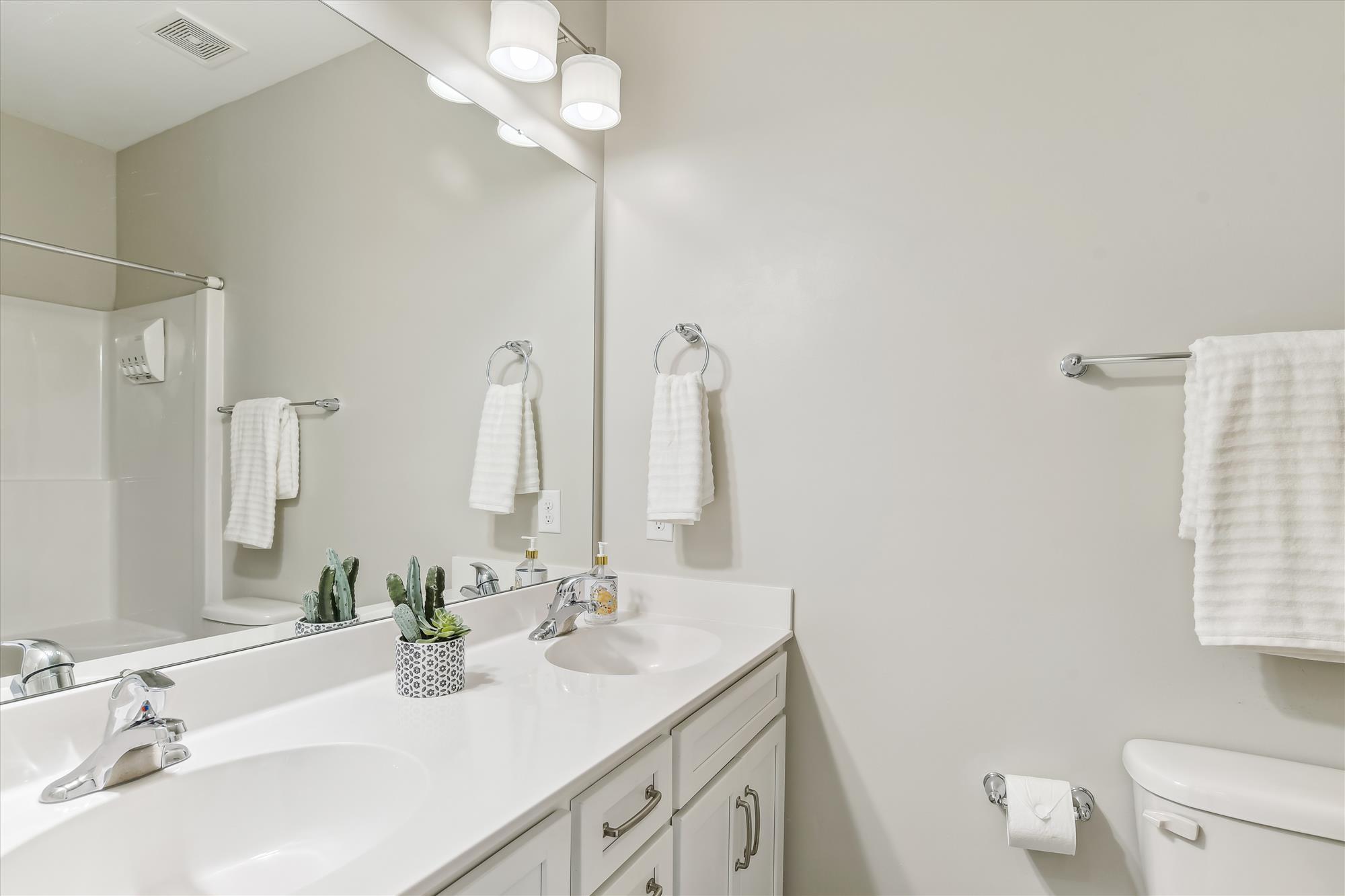 5914 Yellow Dog Road Ravenel, SC 29470 - Photo 20 of 36 main level-primary bath-_dsc0261