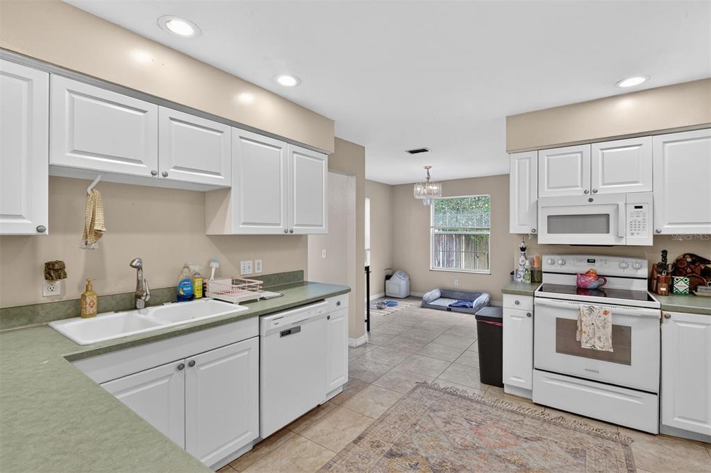 305 Northwest 28th Street Gainesville, FL 32607 - Photo 8 of 43