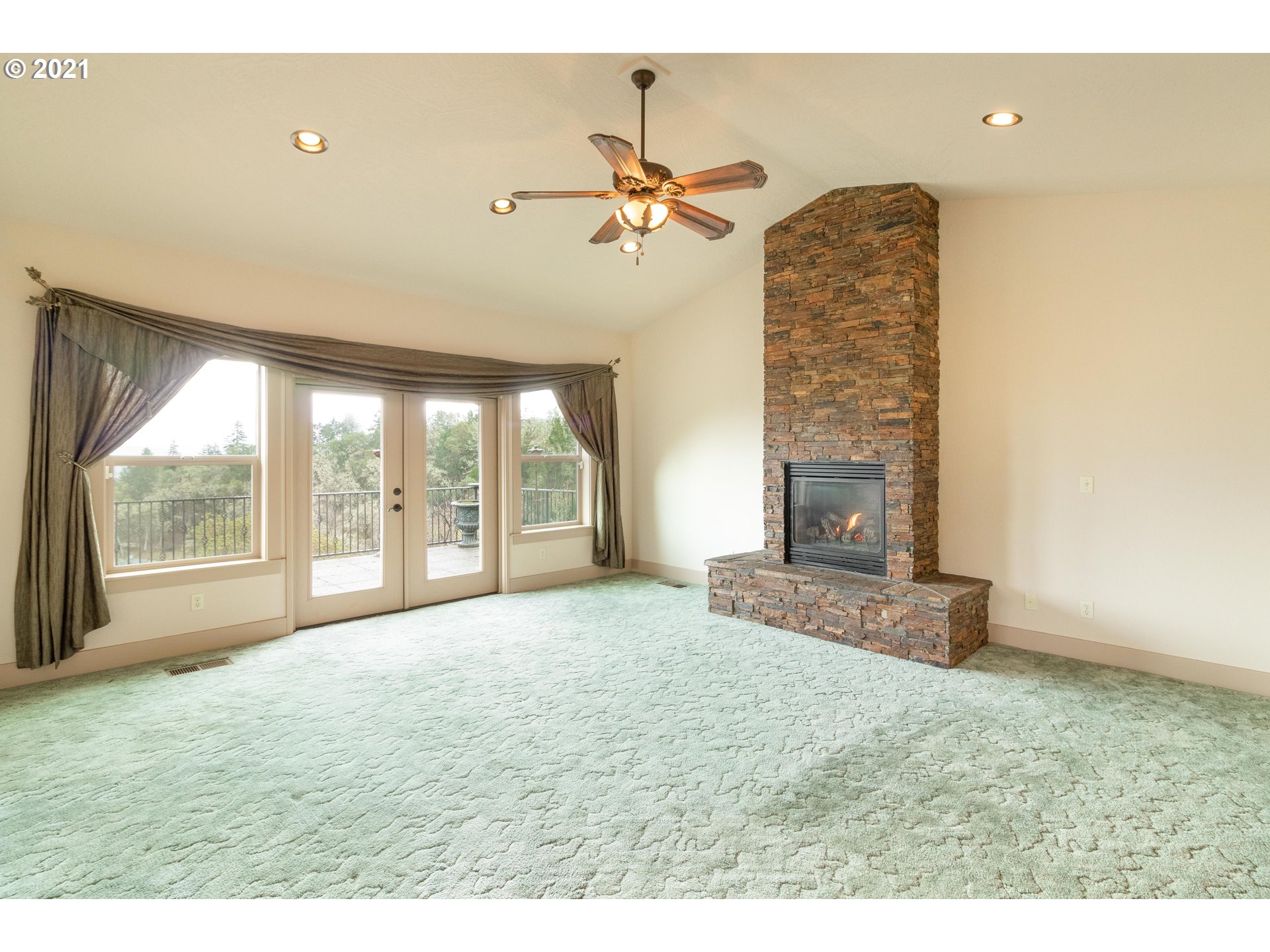 120 Summit Ridge Lane Roseburg, OR 97471 - Photo 9 of 31 Gallery Image 9