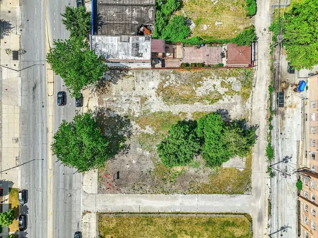 a view of a small yard