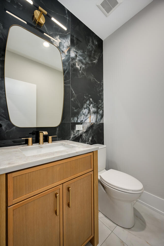 22642 Frontier Court Frankfort, IL 60423 - Photo 16 of 29 a bathroom with a toilet sink and mirror