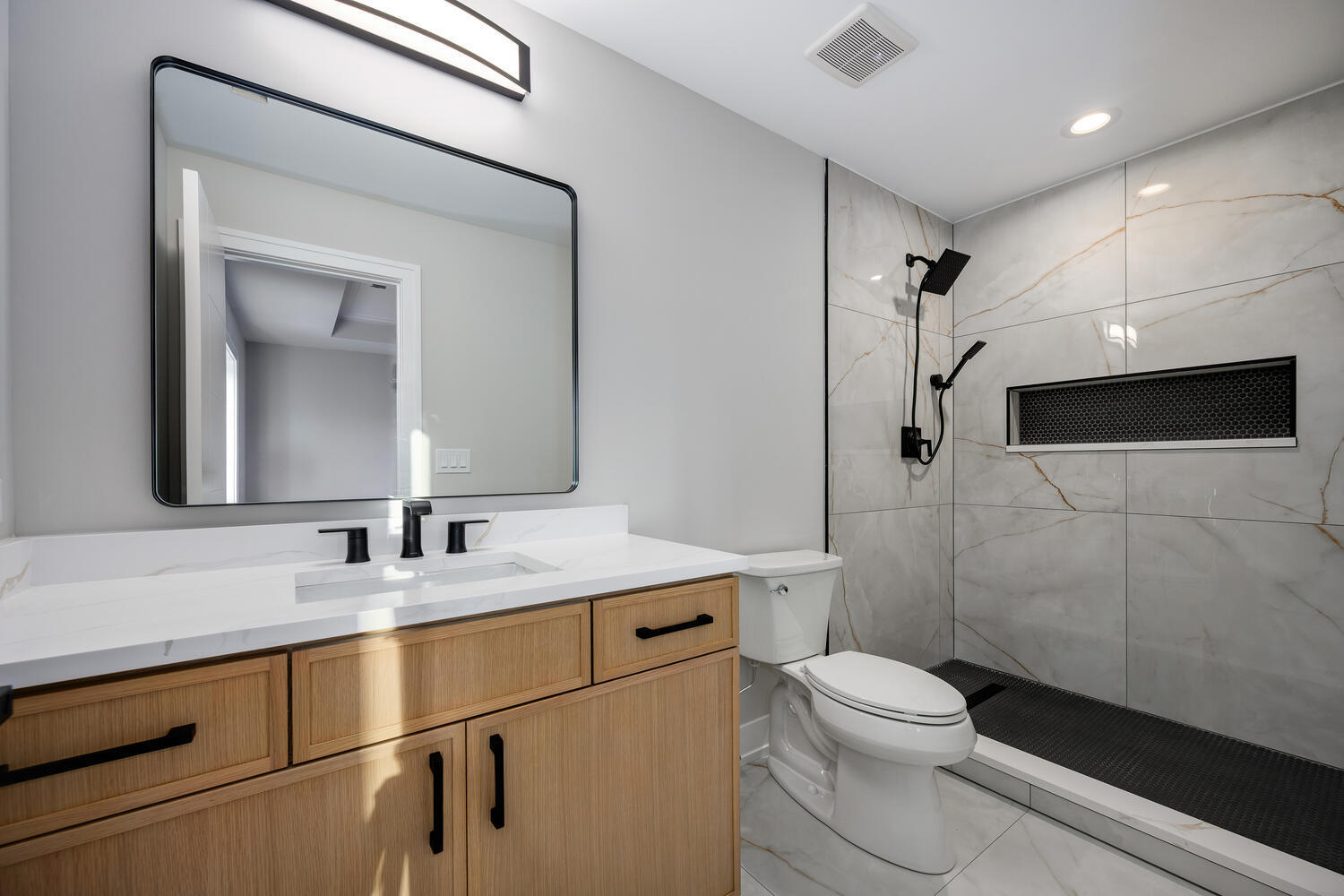 22642 Frontier Court Frankfort, IL 60423 - Photo 27 of 29 a bathroom with a toilet sink and mirror
