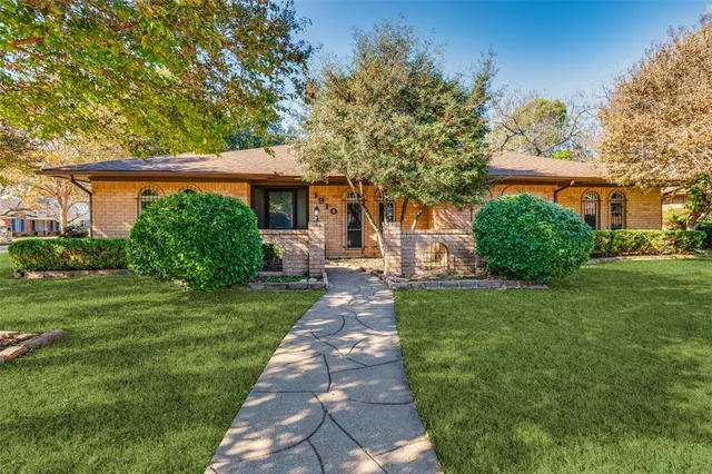 $439,900 | 1910 Jamestown Court, Arlington, TX 76013