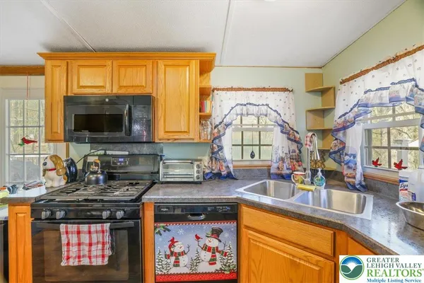 $175,700 | 2 Hillary Drive West, White Haven, PA 18661