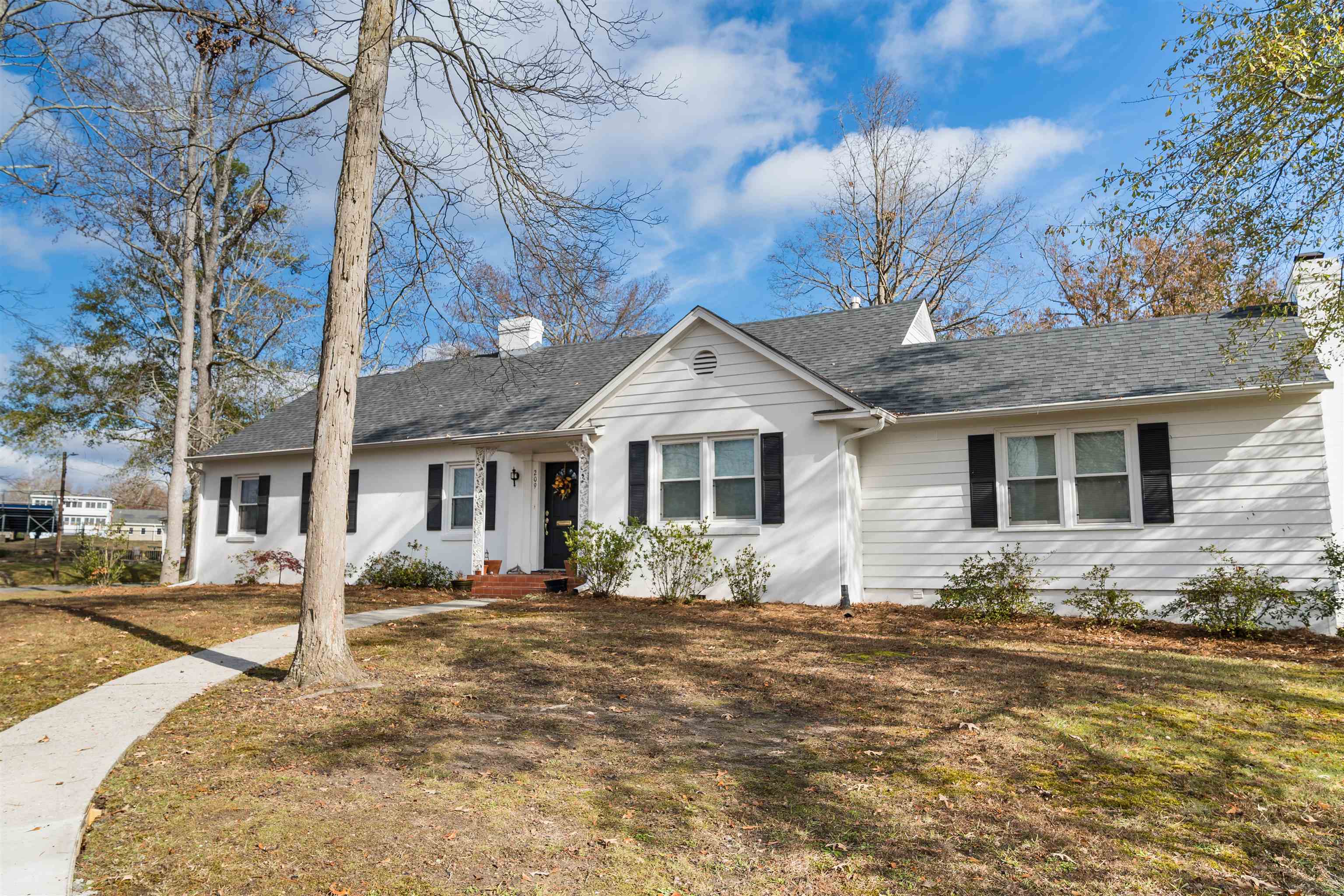 209 Young Drive Clinton, SC 29325 - Photo 4 of 47