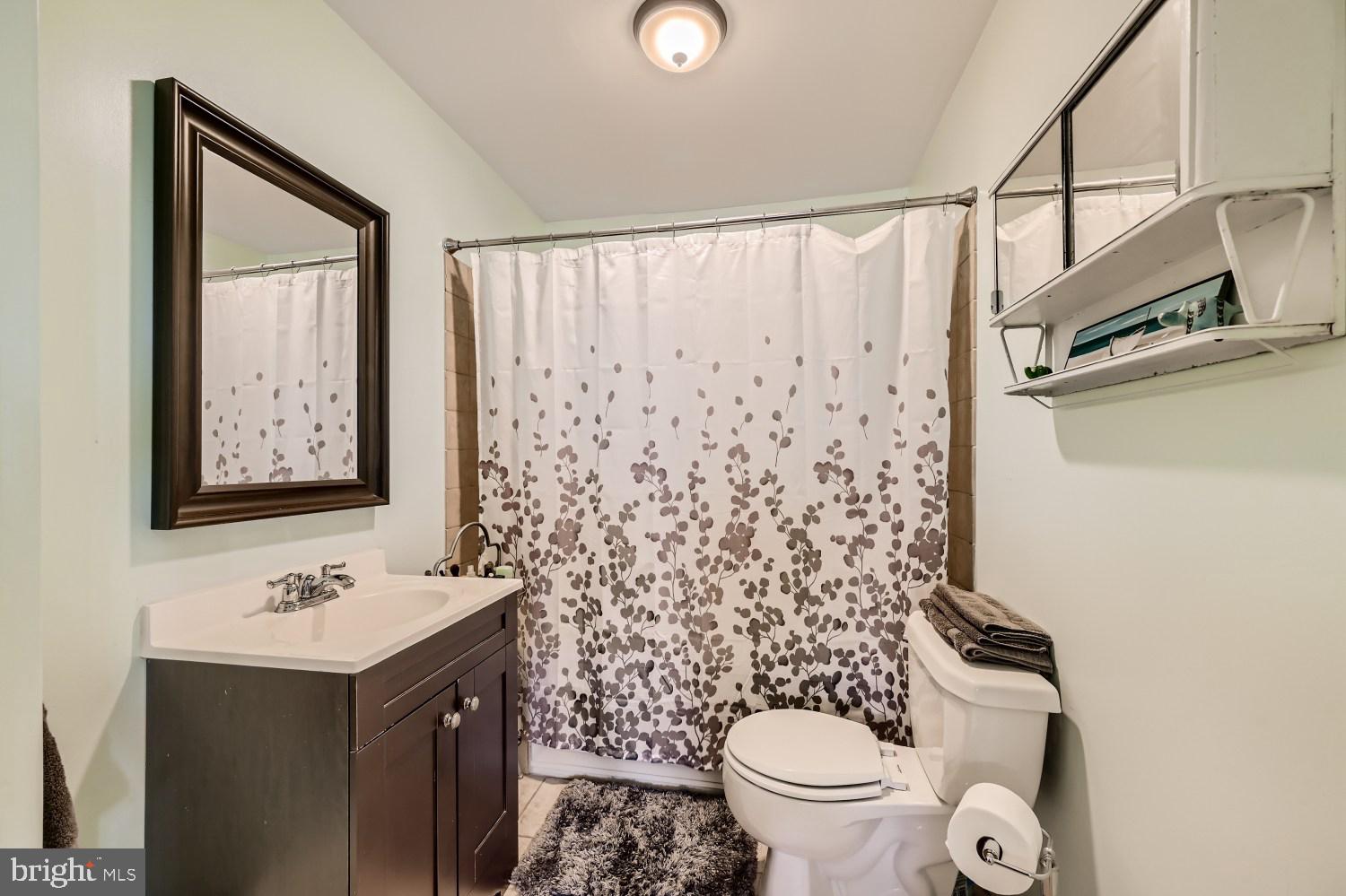 131 South Curley Street Baltimore, MD 21224 - Photo 18 of 33 Main Bedroom Full Bathroom