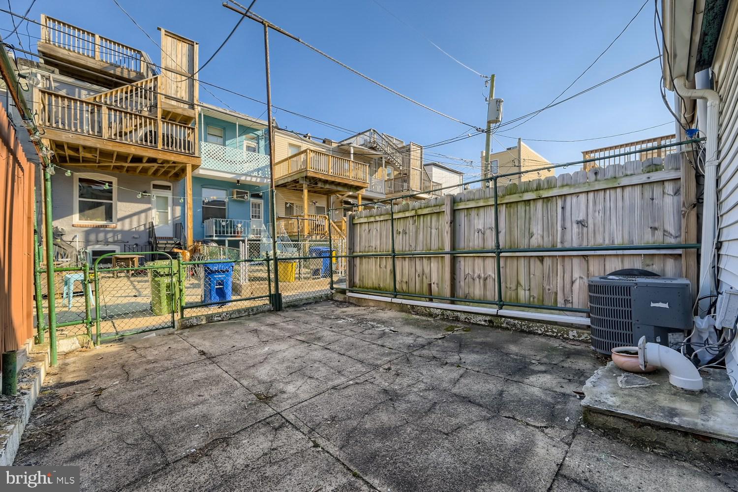 131 South Curley Street Baltimore, MD 21224 - Photo 27 of 33 Back Patio