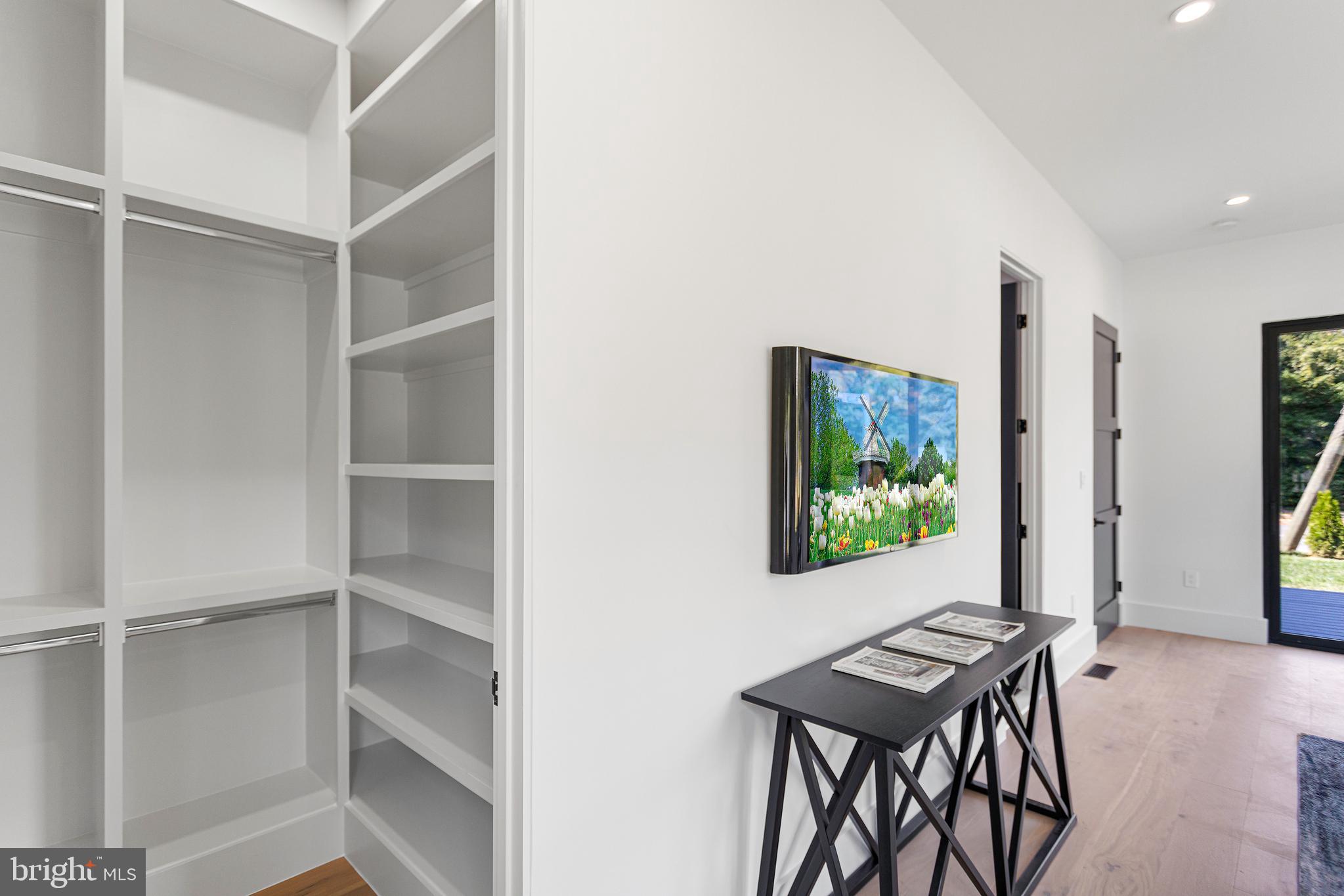 1733 Chain Bridge Road McLean, VA 22101 - Photo 27 of 65