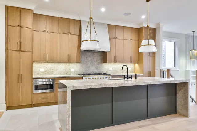 $2,550,000 | 3723 North Oakley Avenue, Chicago, IL 60618