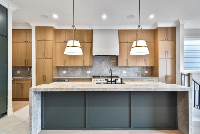 $2,550,000 | 3723 North Oakley Avenue, Chicago, IL 60618