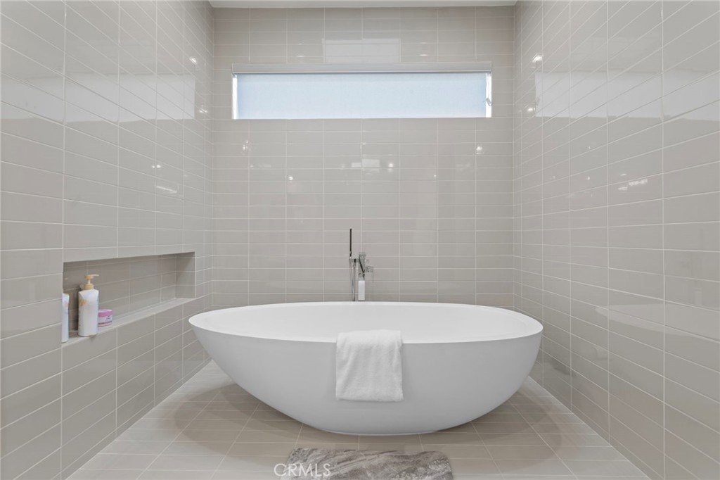 15641 Meadowgate Road Los Angeles, CA 91436 - Photo 5 of 47