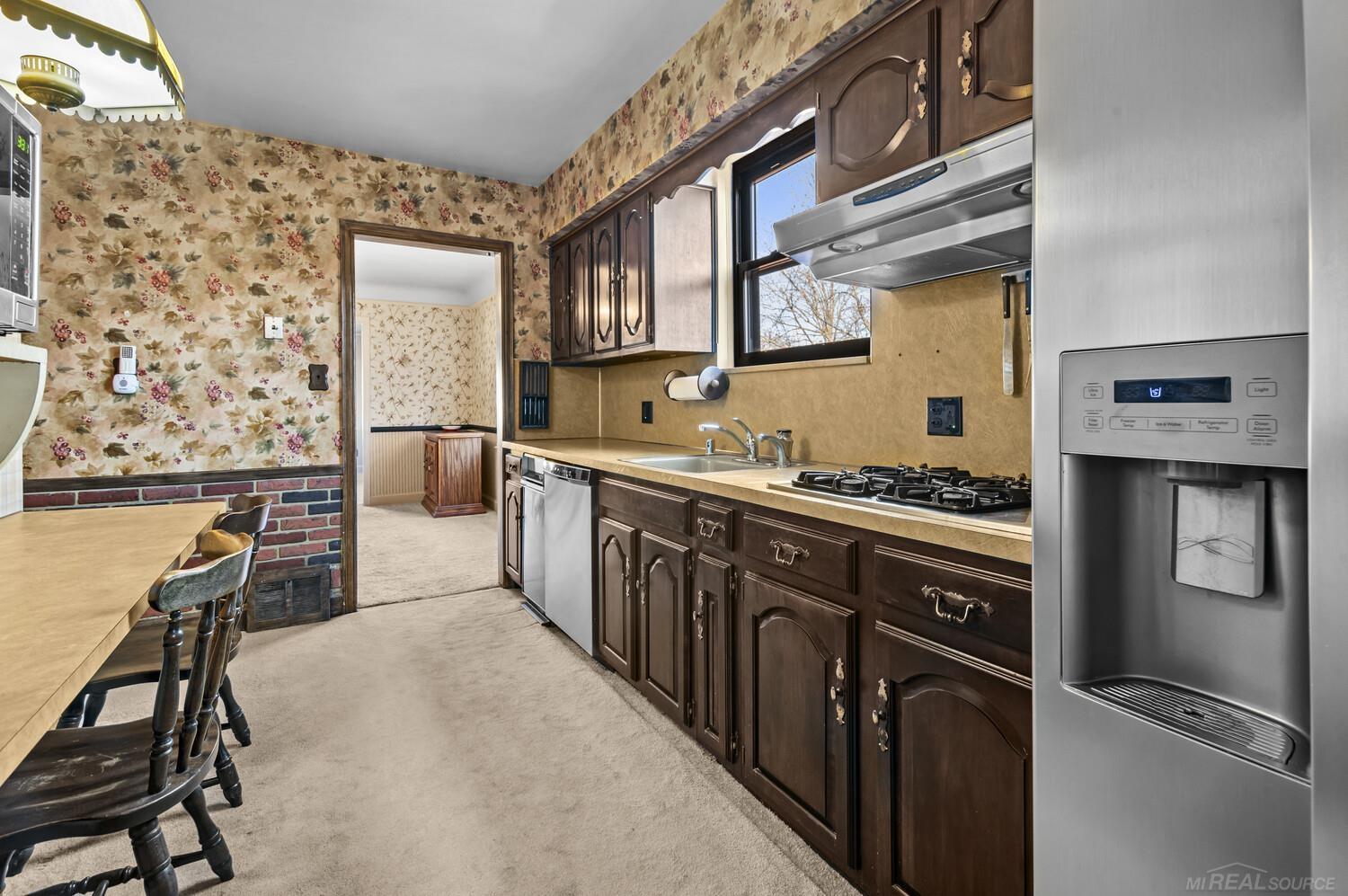 1489 Roslyn Road Grosse Pointe, MI 48236 - Photo 7 of 32 50135751-08a7a8b9-bfb0-4192-8d00-7deae49b9d49.JPG