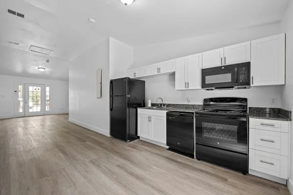 $995 | 2286 Magnolia Circle, Unit 2, Tallahassee, FL 32301