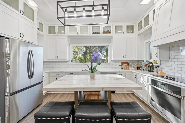 $887,800 | 438 Johnson Lane, Ovilla, TX 75154