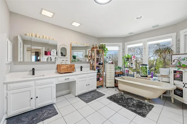 $887,800 | 438 Johnson Lane, Ovilla, TX 75154