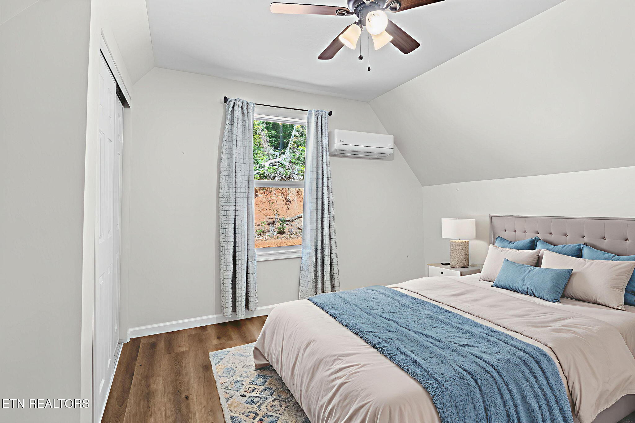 8811 Ellis Lane Powell, TN 37849 - Photo 33 of 38 36-web-or-mls-Ellis-Ln-0288 - Bedroom -