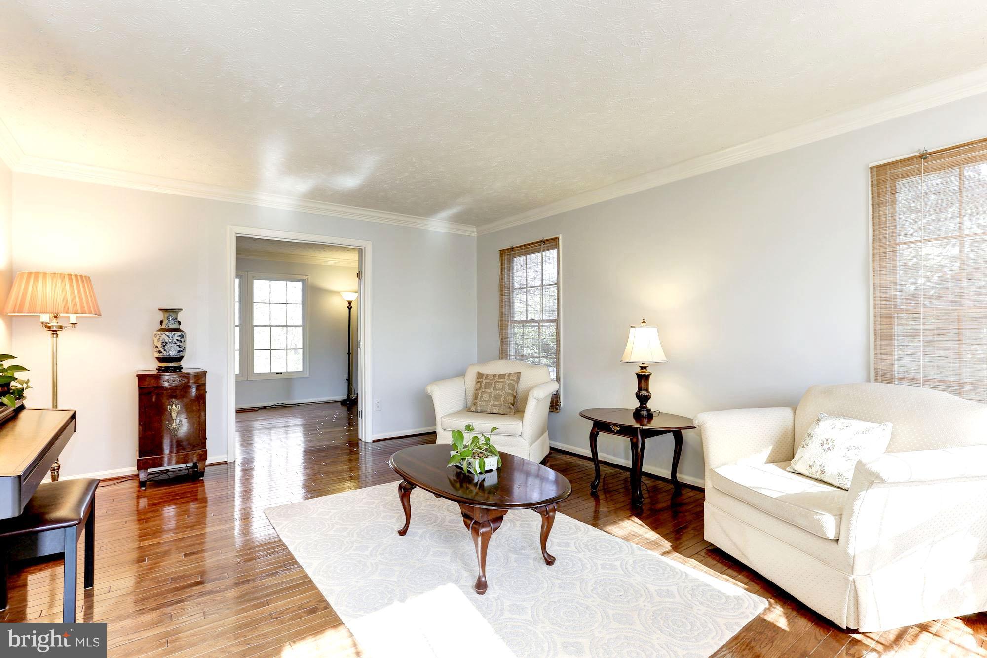 2205 Halter Lane Reston, VA 20191 - Photo 5 of 30 Living Room