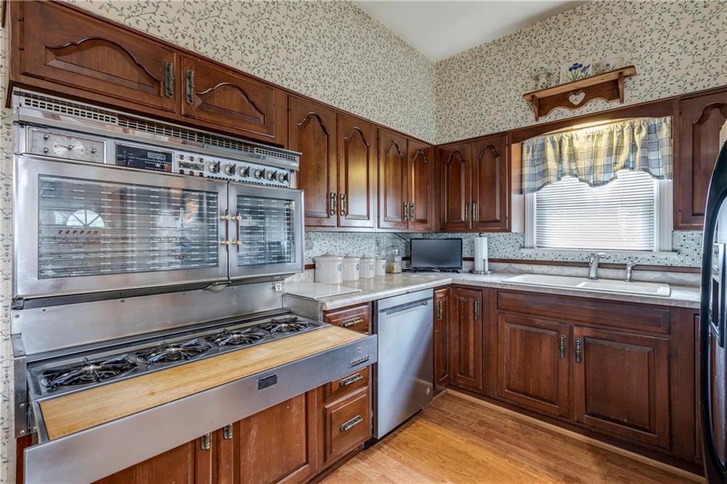 3761 Bakerstown Road Gibsonia, PA 15044 - Photo 8 of 15 Solid wood cabinetry in kitchen