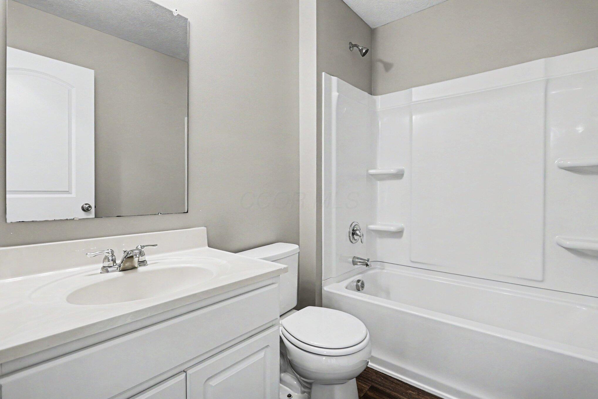 5458 Spring River Avenue Dublin, OH 43016 - Photo 20 of 38 Master Bath