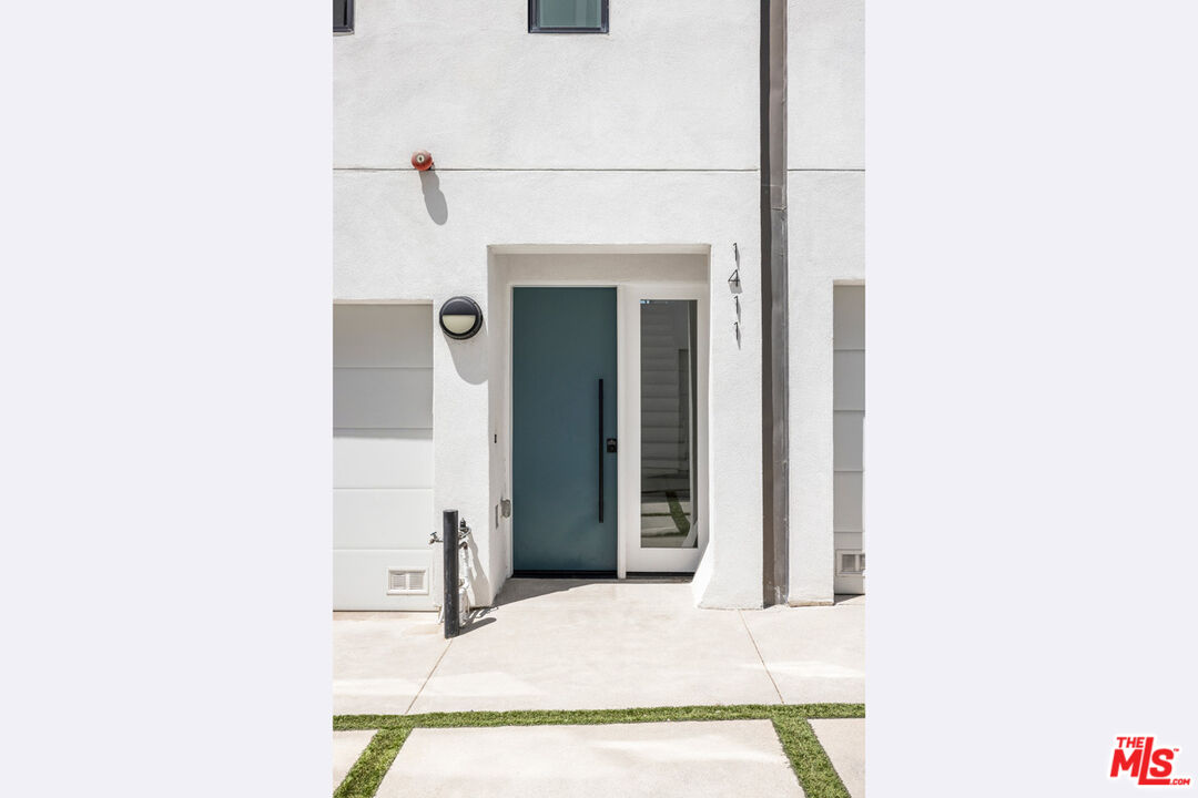 1411 Roca Lane Los Angeles, CA 90041 - Photo 2 of 20
