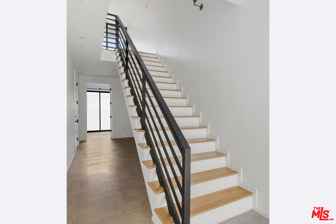 1411 Roca Lane Los Angeles, CA 90041 - Photo 5 of 20