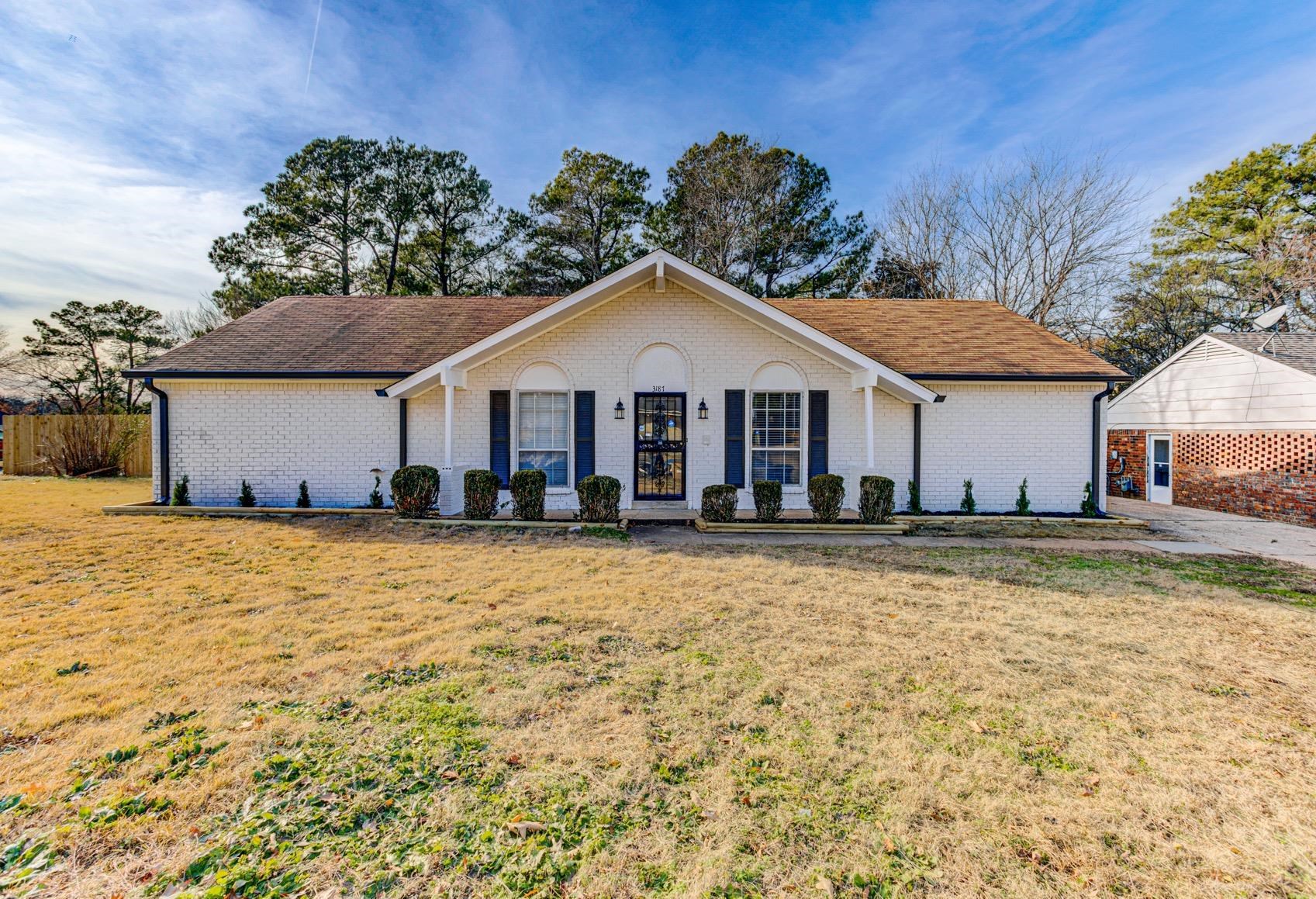 Ranch-style home with brick siding and covered porch