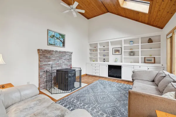 $575,000 | 263 Old Post Road, Newbury, NH 03255