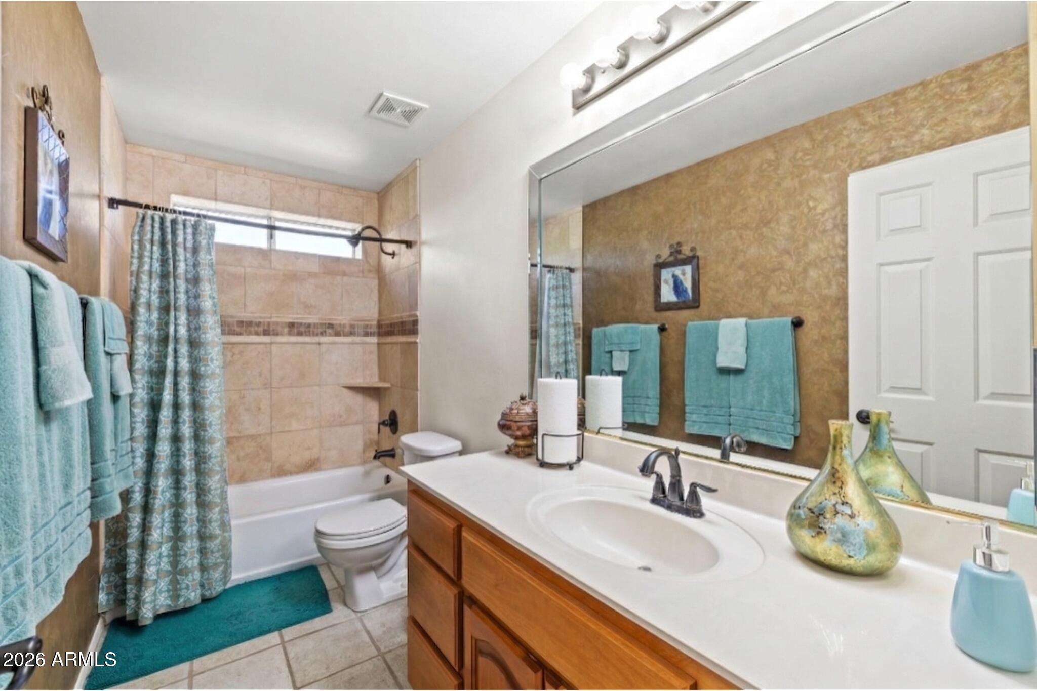 47012 North New River Road New River, AZ 85087 - Photo 22 of 57 New River 2nd Floor Bathroom