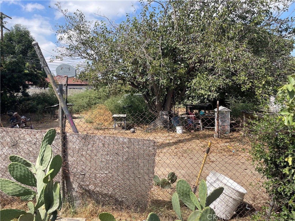 15327 South Butler Avenue Compton, CA 90221 - Photo 14 of 15