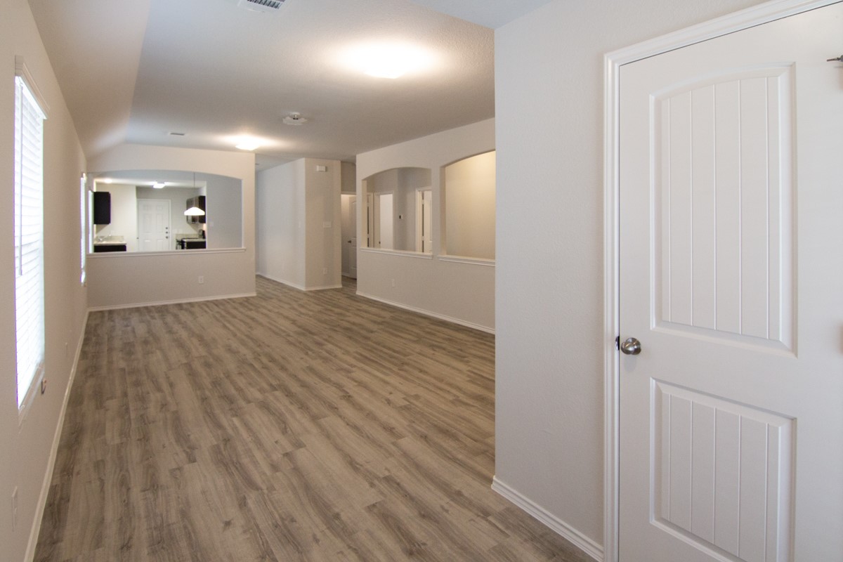 910 Dancing Sun Court Baytown, TX 77521 - Photo 5 of 10 Photos may be representative of the floor plan and not the exact home. Finishes, layout, and features of the actual property for lease may vary.