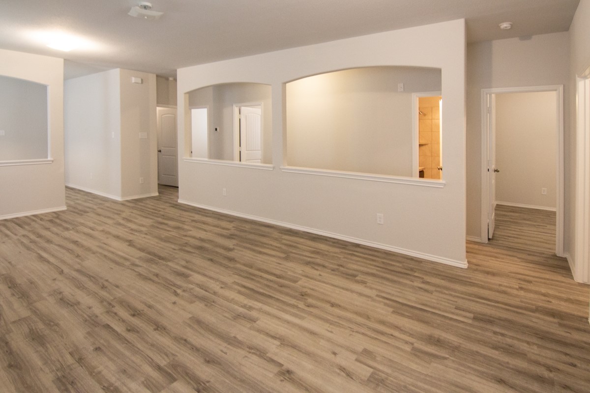 910 Dancing Sun Court Baytown, TX 77521 - Photo 6 of 10 Photos may be representative of the floor plan and not the exact home. Finishes, layout, and features of the actual property for lease may vary.