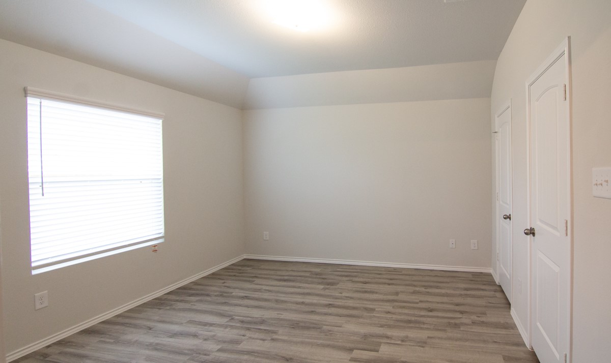 910 Dancing Sun Court Baytown, TX 77521 - Photo 8 of 10 Photos may be representative of the floor plan and not the exact home. Finishes, layout, and features of the actual property for lease may vary.