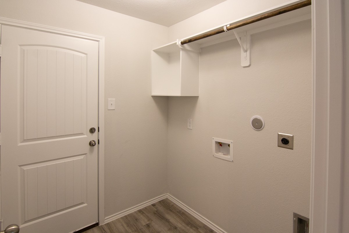 910 Dancing Sun Court Baytown, TX 77521 - Photo 9 of 10 Photos may be representative of the floor plan and not the exact home. Finishes, layout, and features of the actual property for lease may vary.