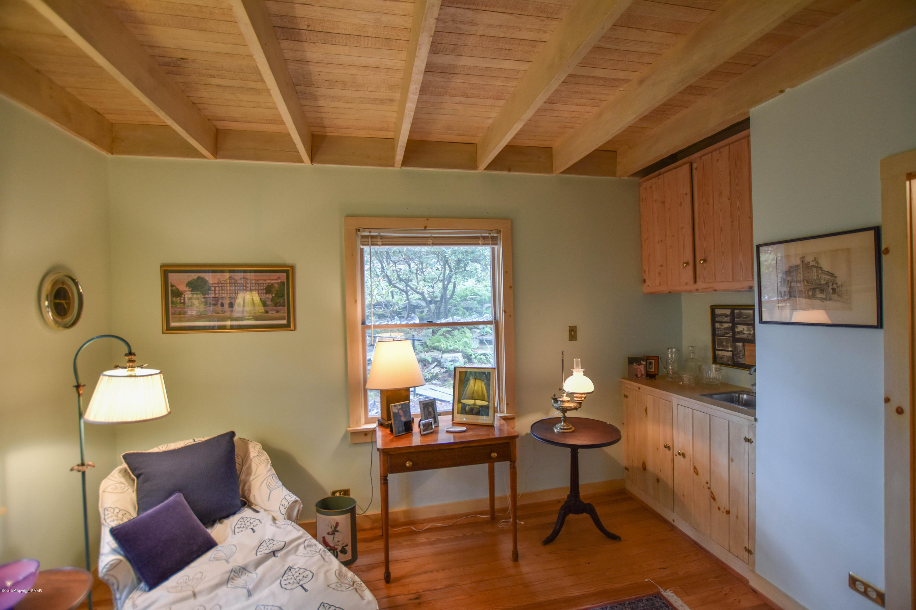 322 West Gate Road Cresco, PA 18326 - Photo 12 of 43 SittingRoom/Library