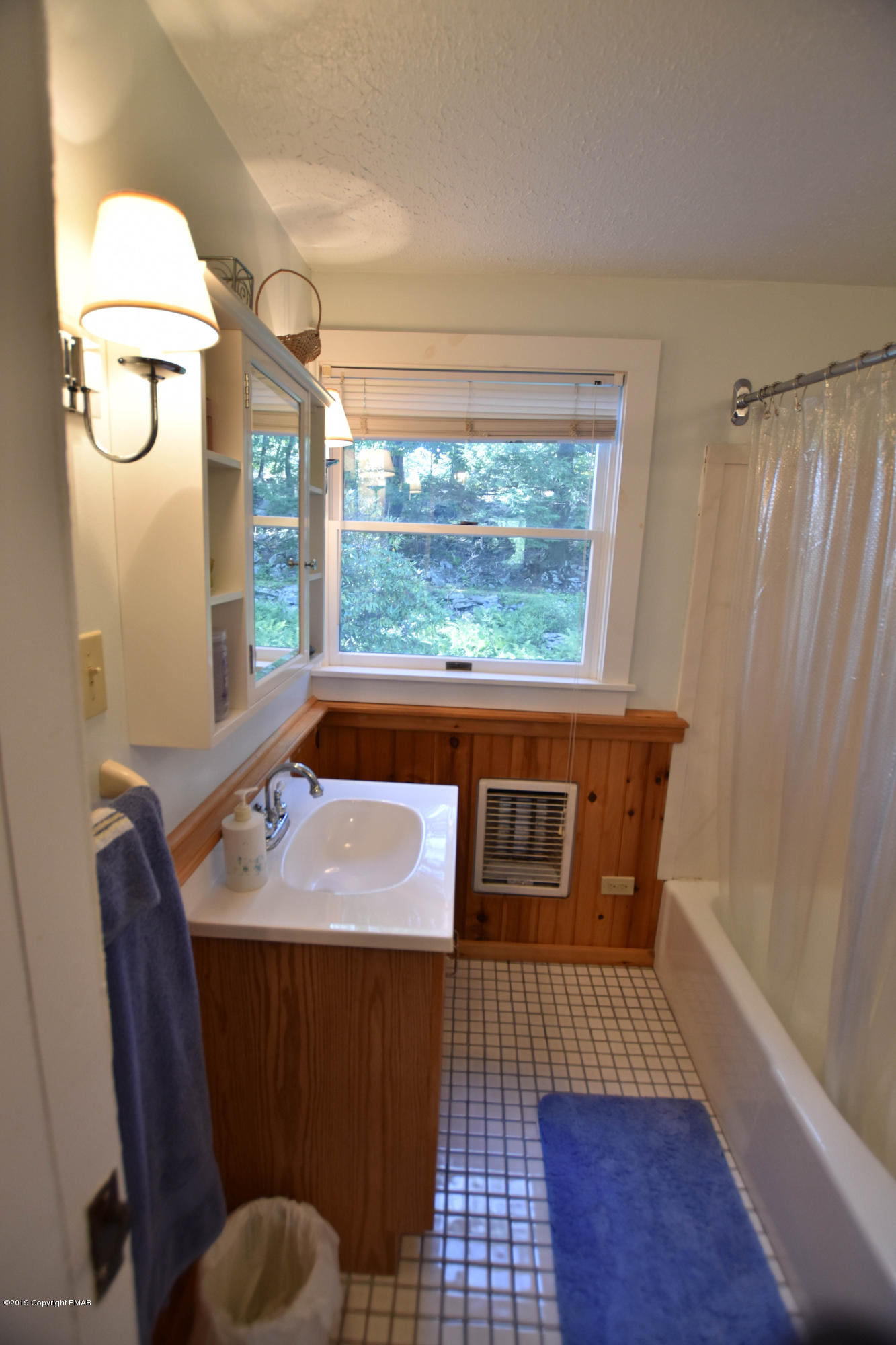 322 West Gate Road Cresco, PA 18326 - Photo 33 of 43 2nd Floor Bathroom