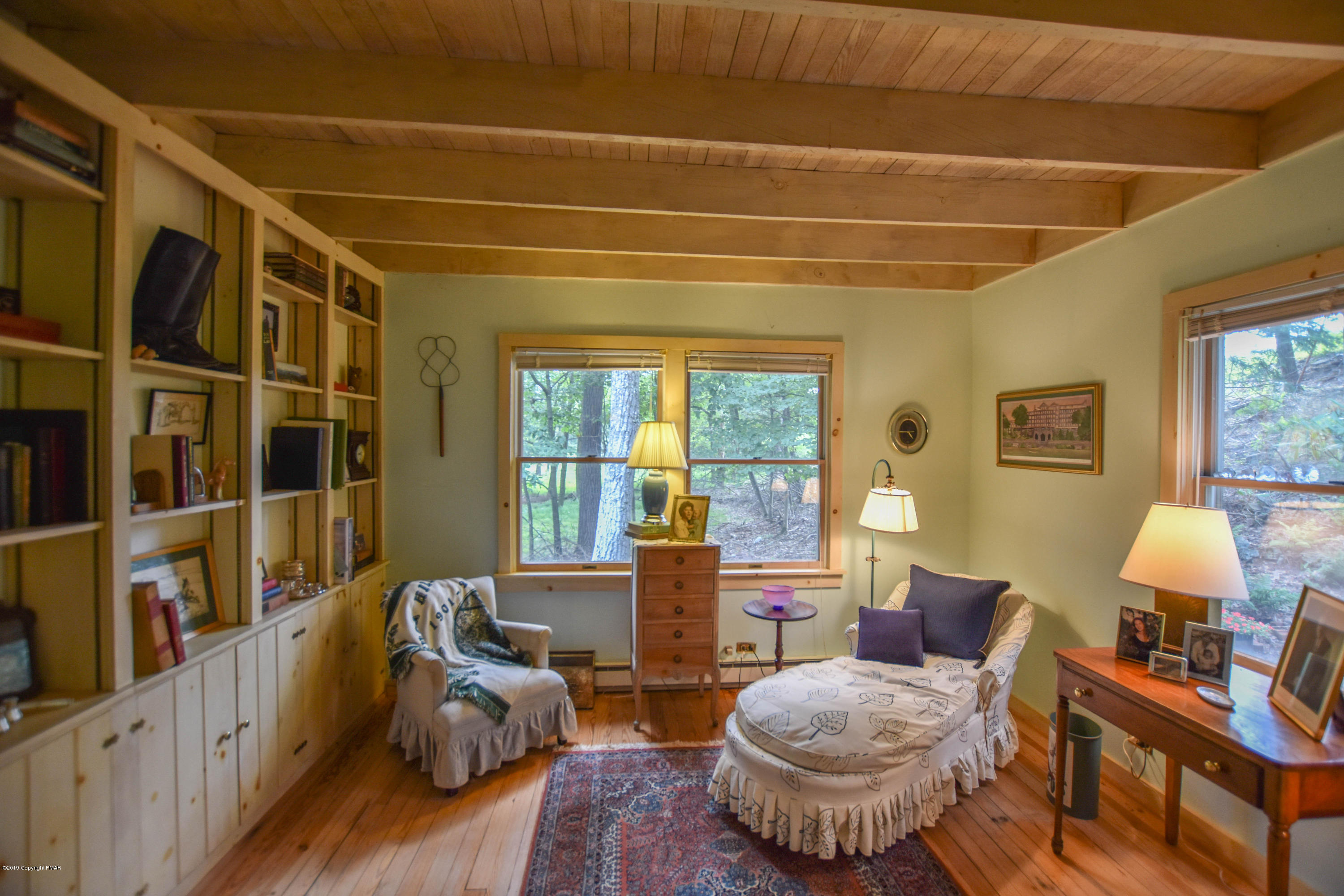 322 West Gate Road Cresco, PA 18326 - Photo 10 of 43 SittingRoom/Library